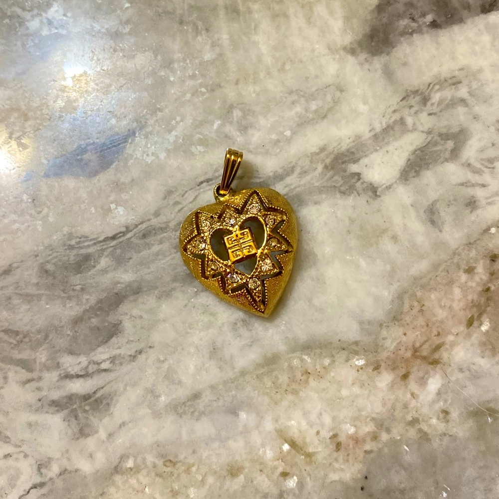 🎁Vintage Givenchy Heart Pendant